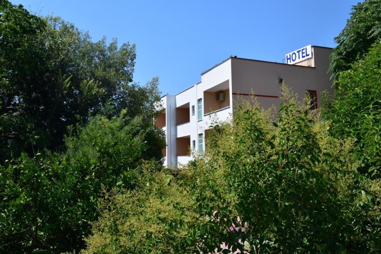 Hotel Ceka دراس المظهر الخارجي الصورة